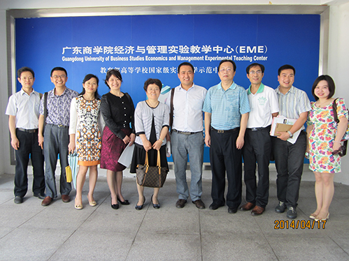 参观经济与管理实验教学中心111.jpg