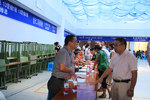 黄书记.jpg